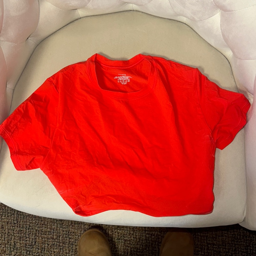 skims size small fits everybody cropped t-shirt